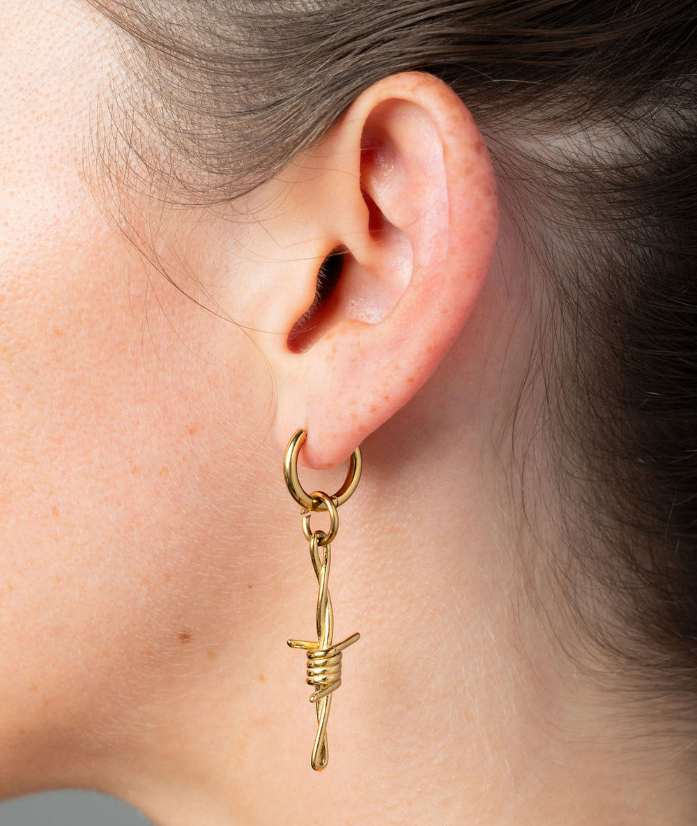 Boucle d'oreille pendante fil barbelé dorée Berlin G