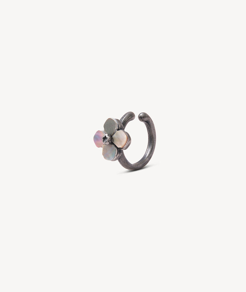 Ear cuff rond argenté avec nacre grise motif fleur effet vintage POPPY VS