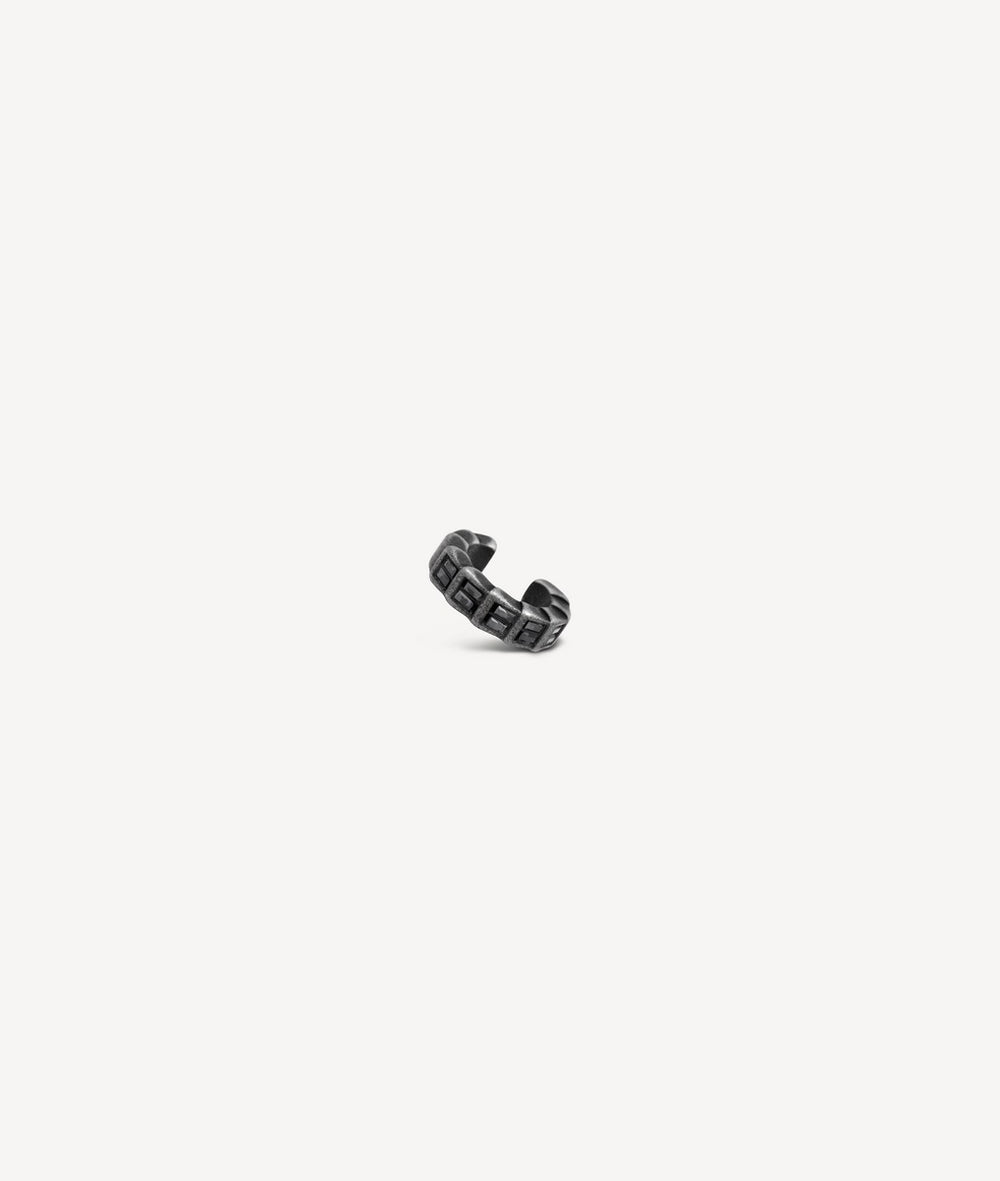 Round silver ear cuff with black zirconia and vintage effect ONI VS A