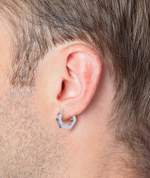 Boucle d'oreille créole forme géométrique perforée argentée Hexa Trash S