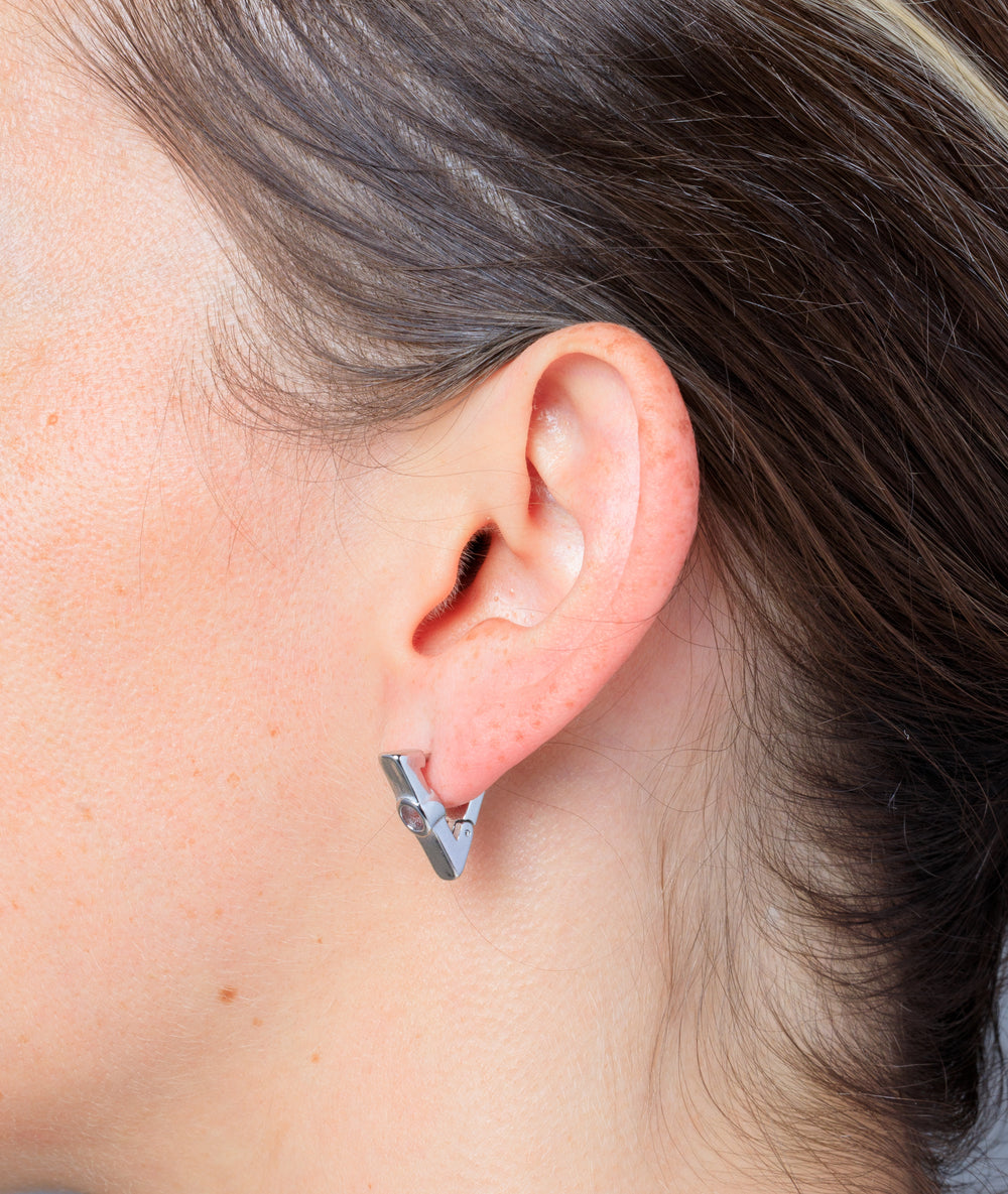 Boucle d'oreille créole triangle perforée argentée Kikoho Trash S