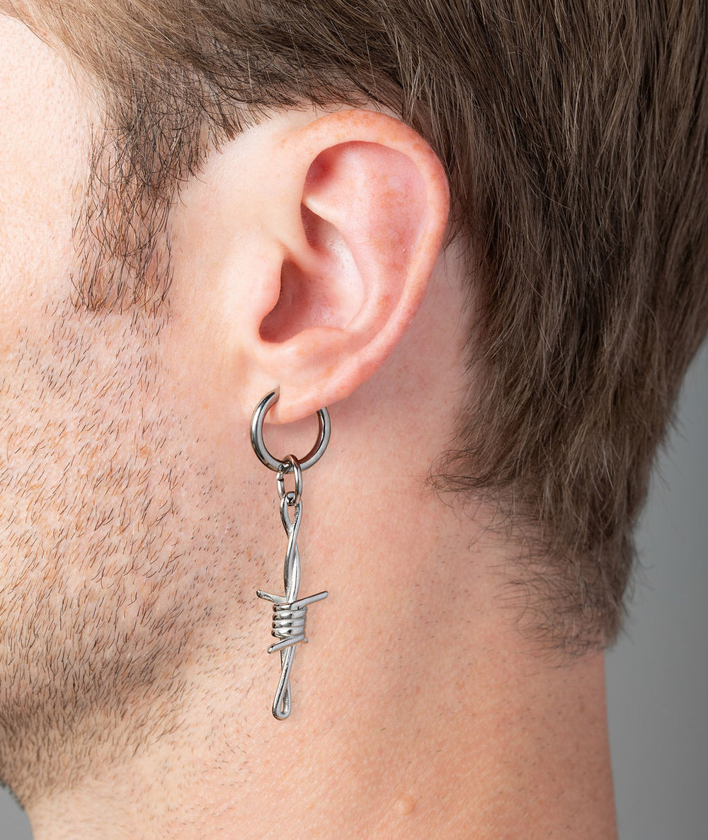 Boucle d'oreille pendante fil barbelé argentée Berlin S