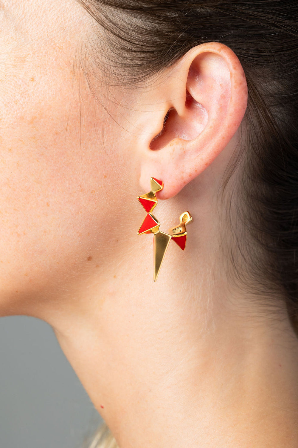 Boucle d'oreille piques dorée et rouge Iggy G