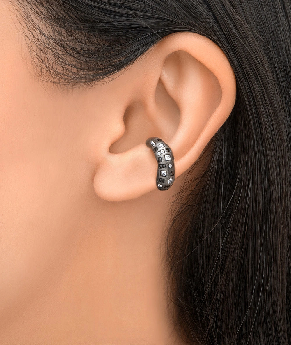 Round silver ear cuff with black and white zircons, vintage effect, RETSU VS