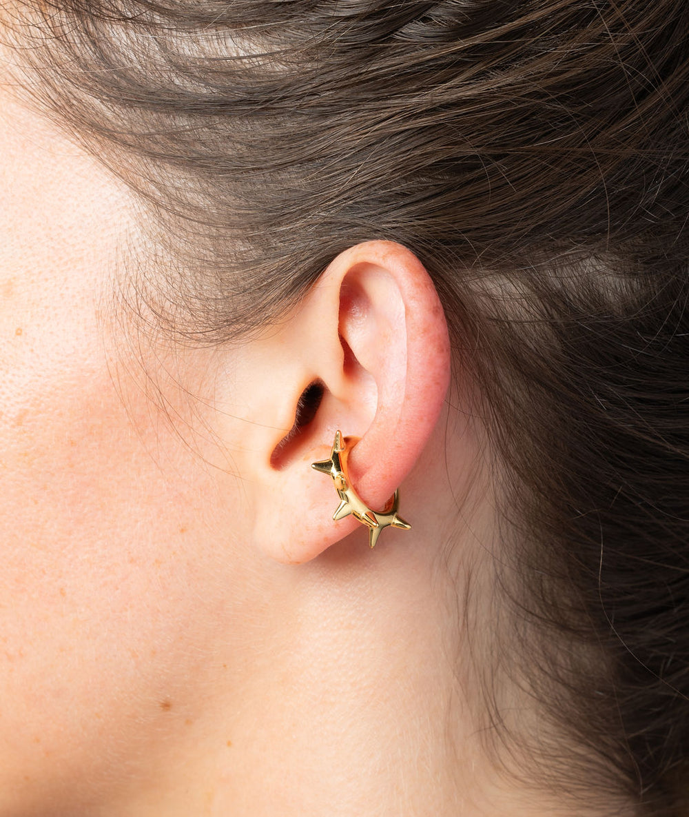 Spiky G round gold ear cuff