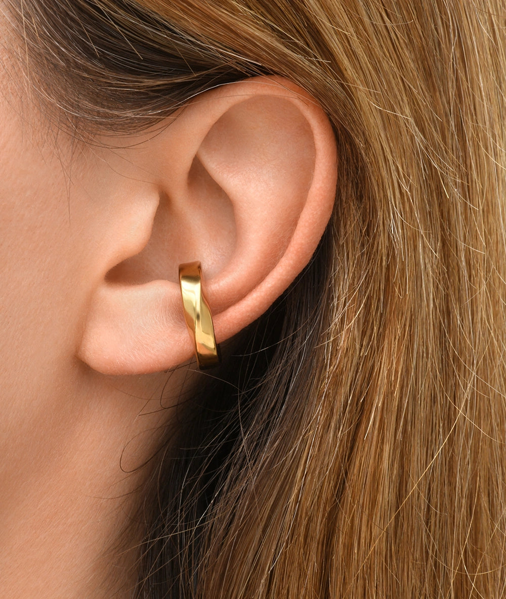 Honor S silver twisted ear cuff