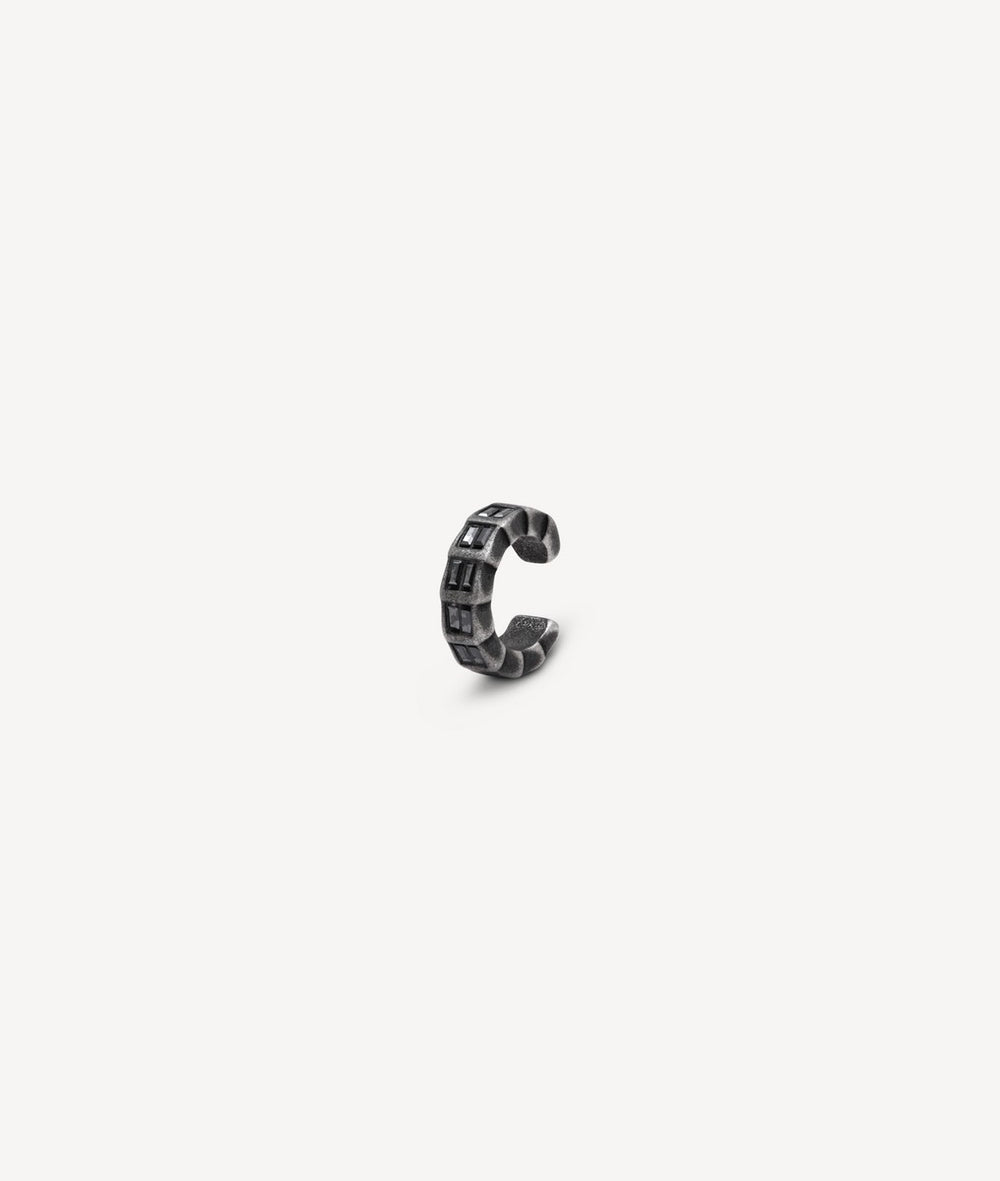 Round silver ear cuff with black zirconia and vintage effect ONI VS A