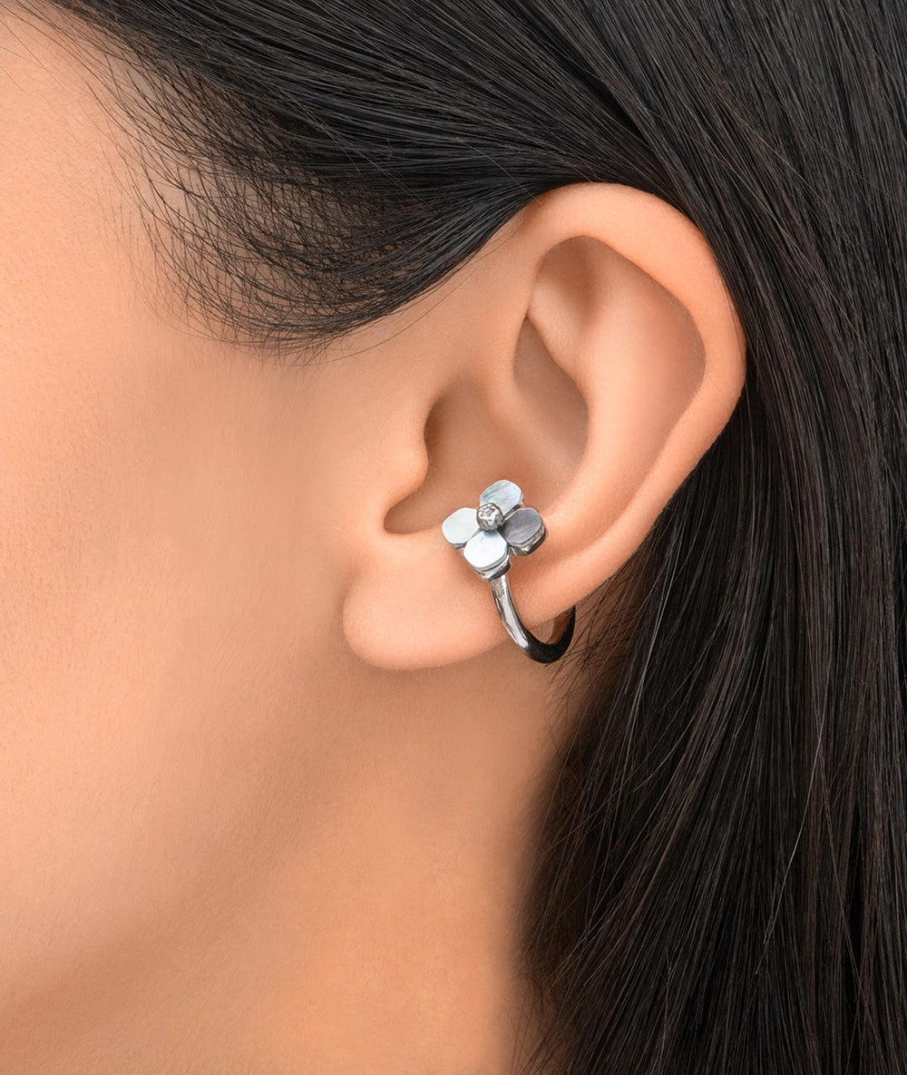 Round silver ear cuff with freshwater pearls, flower pattern, POPPY S