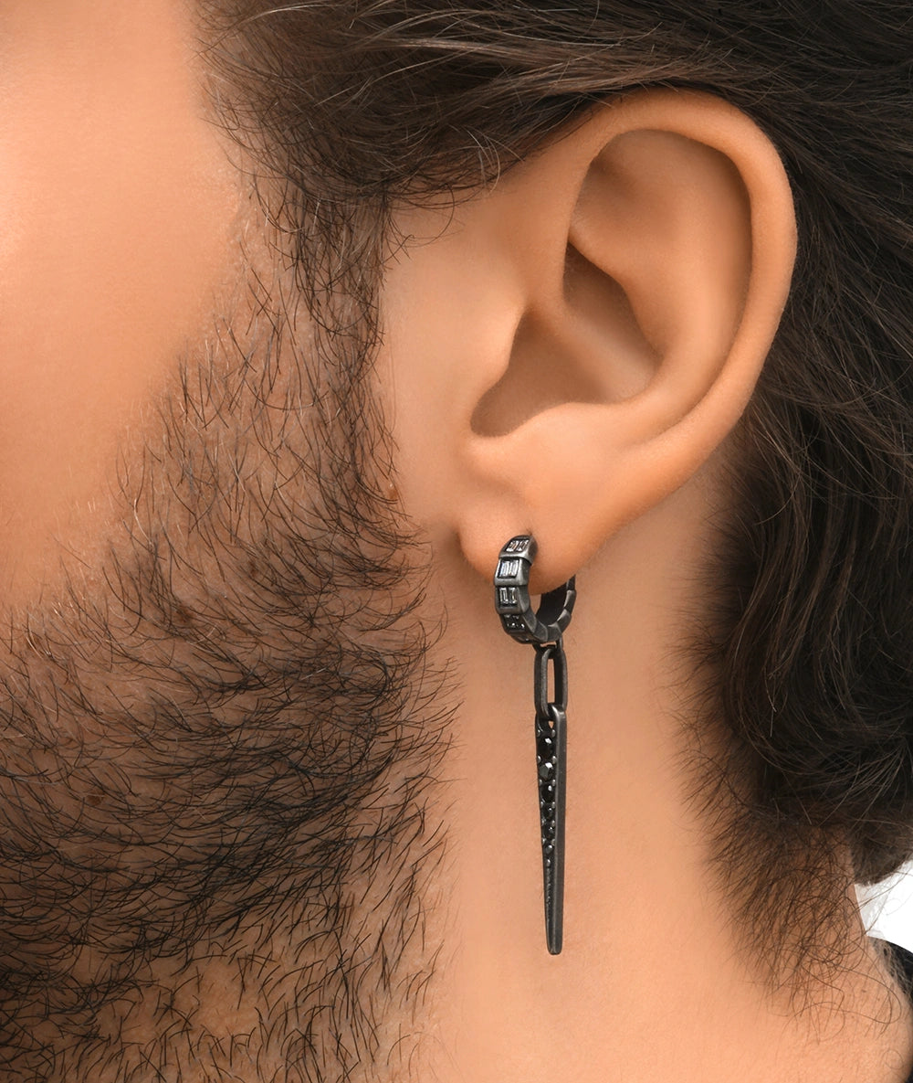 Boucle d'oreille argentée pendante effet vintage AKUMA VS