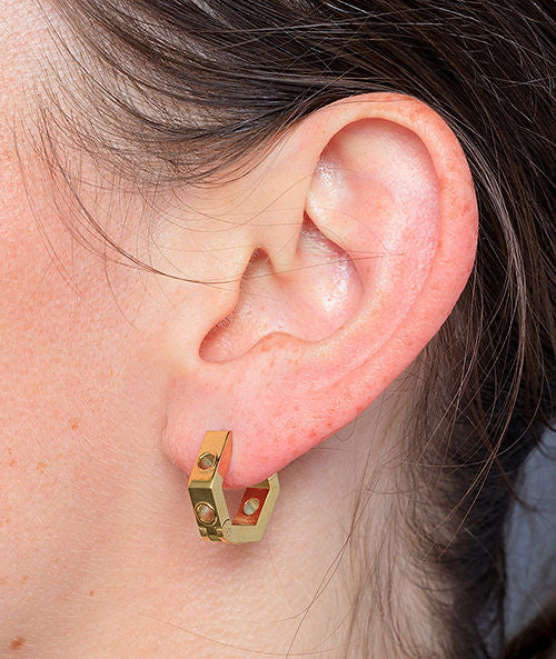 Boucle d'oreille créole forme géométrique perforée dorée Hexa Trash G