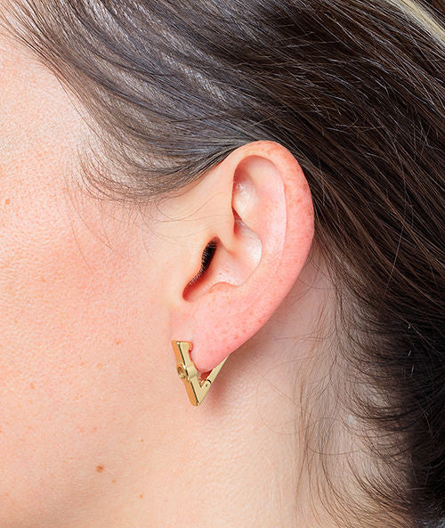 Boucle d'oreille créole triangle perforée dorée Kikoho Trash G
