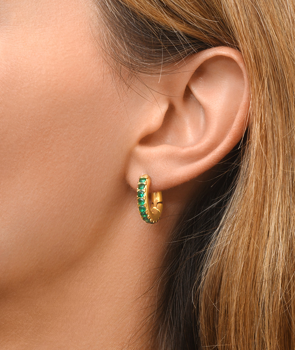 Boucle d'oreille créole dorée et zirconiums verts Tashi G C