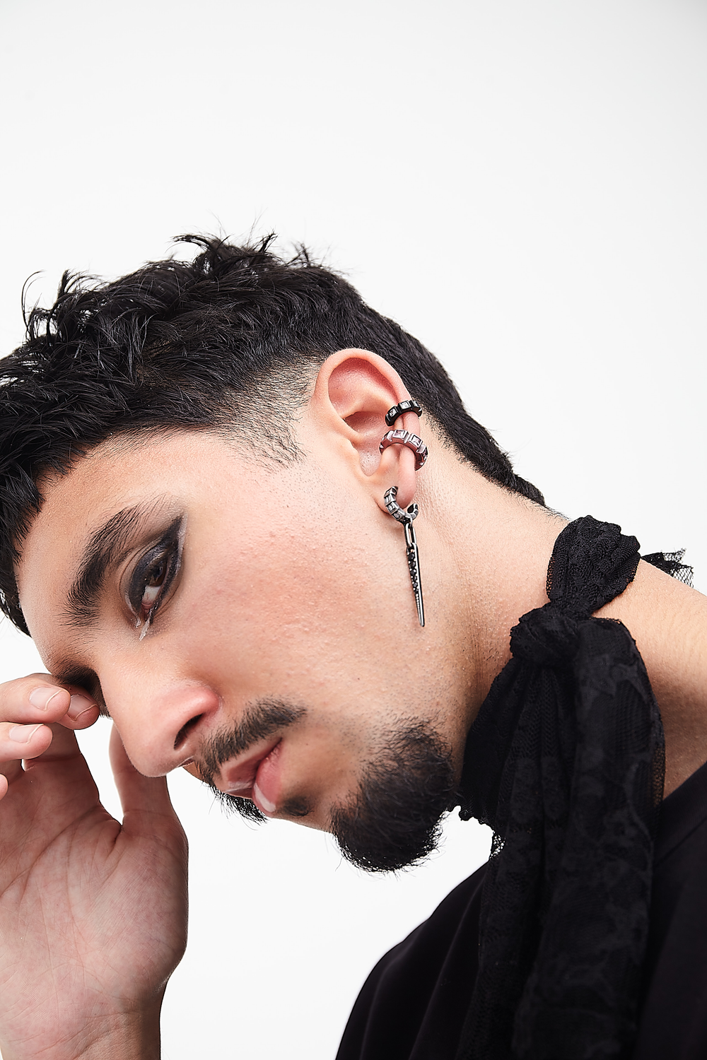 Boucle d'oreille argentée pendante effet vintage AKUMA VS