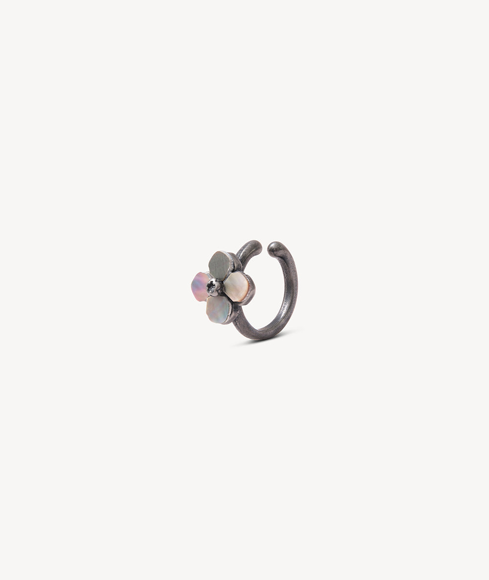 Ear cuff rond argenté avec nacre grise motif fleur effet vintage POPPY VS